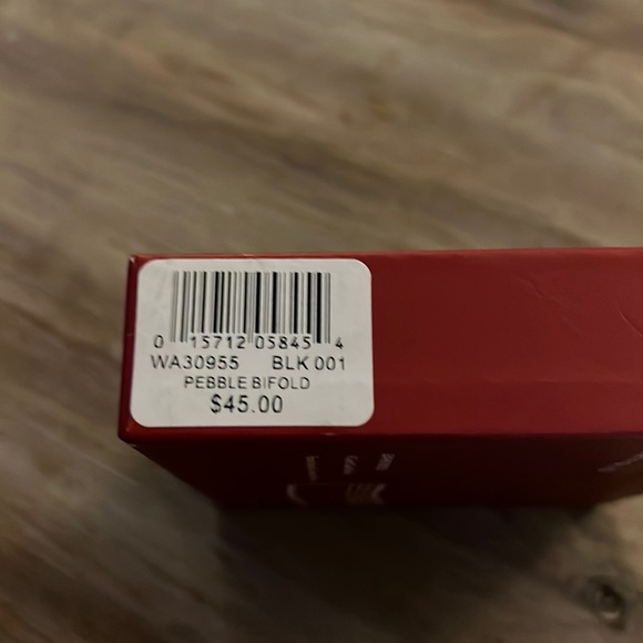 NWT Perry Ellis Bilfold - Picture 4 of 7